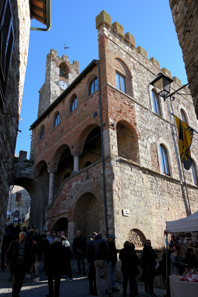 Palazzo Comunale di Suvereto nel centro storico medievale