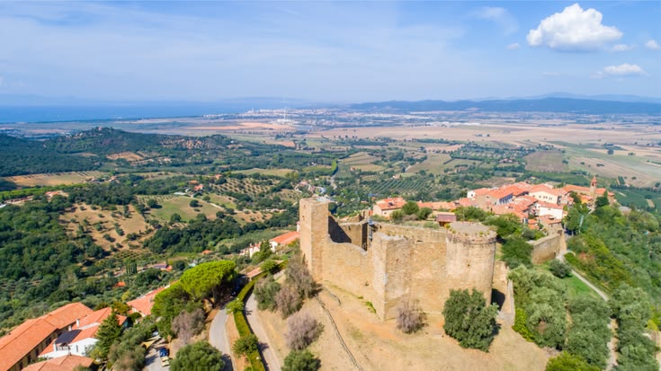 Rocca Pisana e borgo medievale di Scarlino